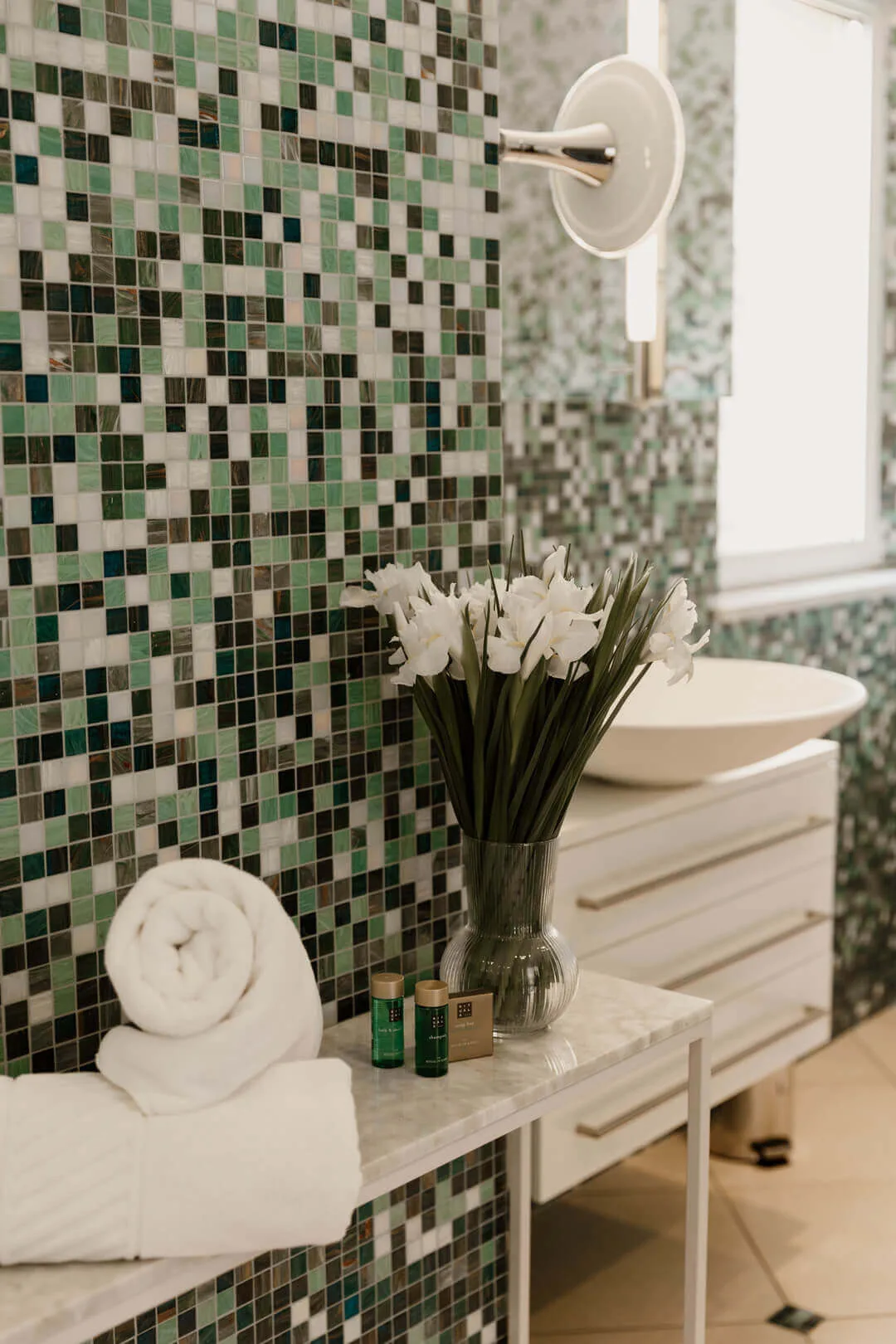 salle de bain bleue chambre domaine thironne