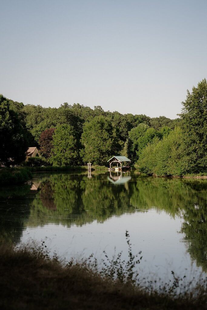ponton au bord du lac
