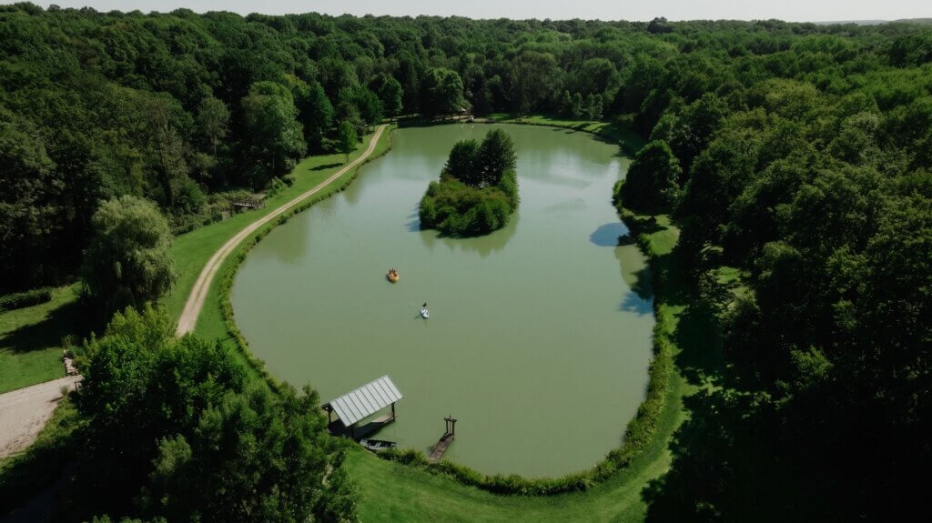 vue drone domaine thironne lac